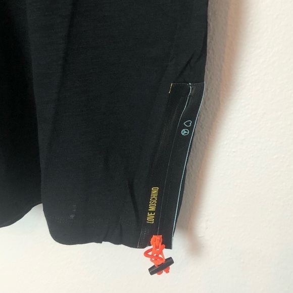 Love Moschino Black Short Sleeve Shirt Side Zip - Picture 4 of 8